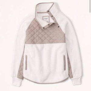 Abercrombie and Fitch snap up fleece ⭐️ Medium ⭐️ Brand New